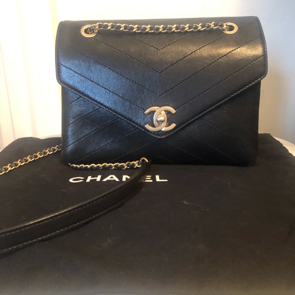 Chanel flap shoulder/crossbody bag